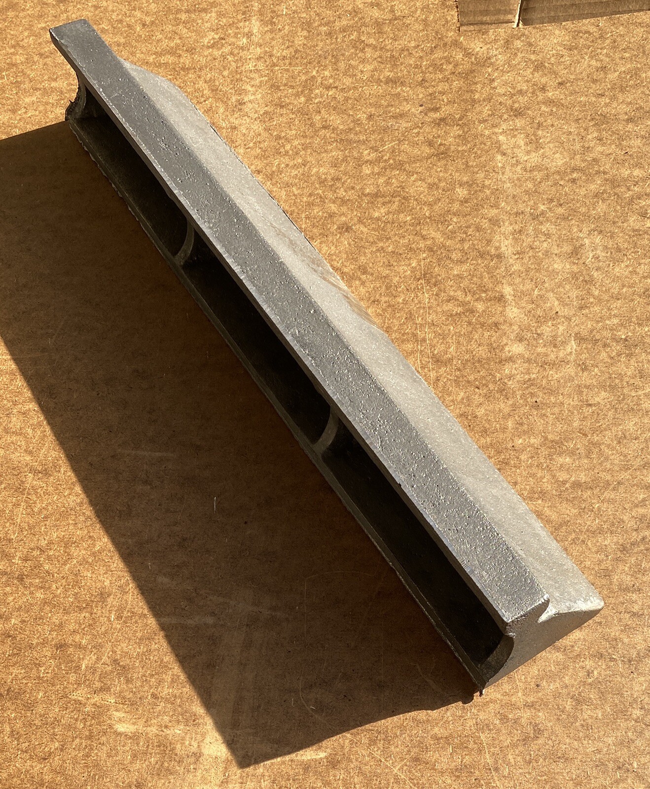 18" Iron Straight Edge/Prism/Parallel/Level. Featherweight Raw Casting