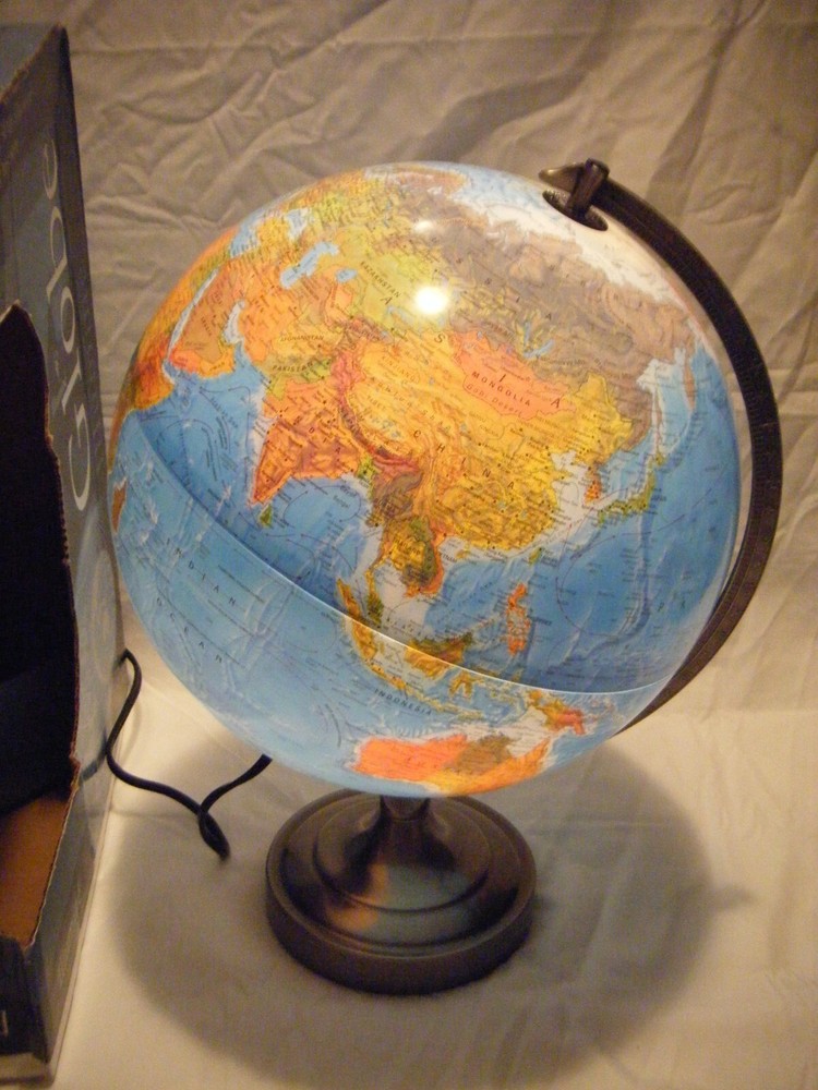 Replogle 2000 Globemaster Illuminated 12" Light Up World Globe