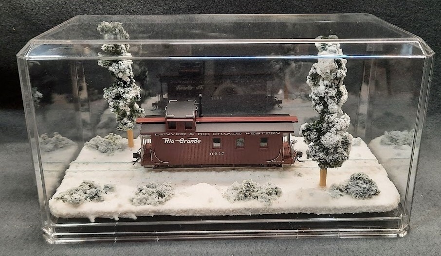 HOn3 SCALE 9" SINGLE TRACK DISPLAY CASE - WINTER SCENE- FOR ANY HOn3 TRAIN