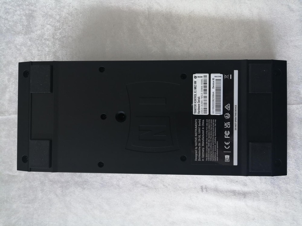 NATIVE INSTRUMENTS TRAKTOR KONTROL X1 Effects Controller w/ Accessories MG01 5.5