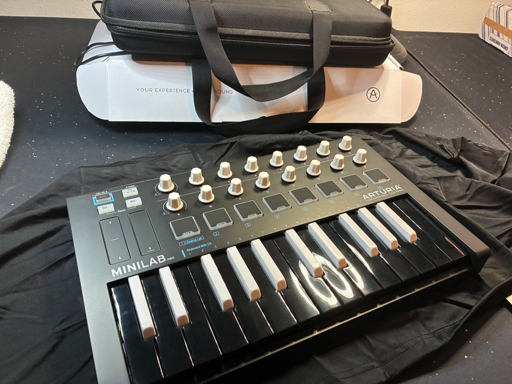 Arturia MiniLab MkII MIDI Keyboard Controller – Lightly Used, Case, Box