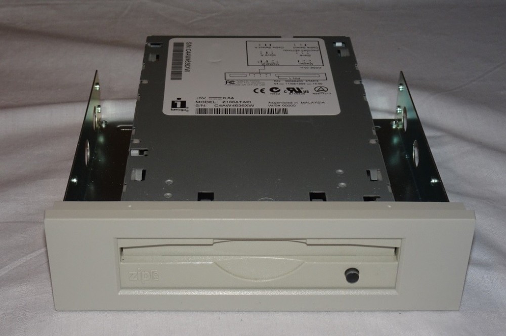 Iomega Zip 100 Zip Drive 3.5" Internal IDE Z100 ATAPI + CADDY (Beige) - Tested