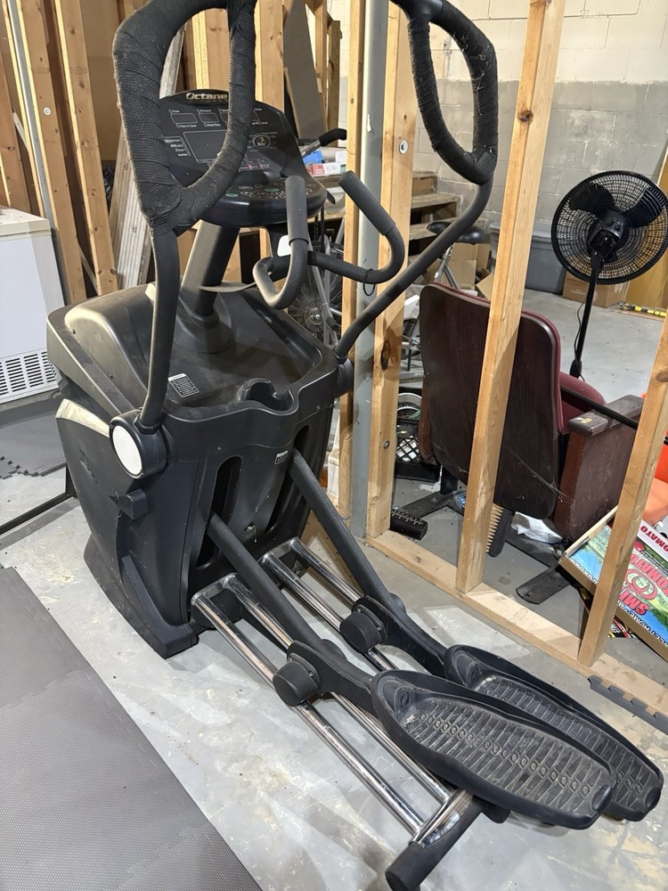 Octane Fitness Elliptical Exercise Machine