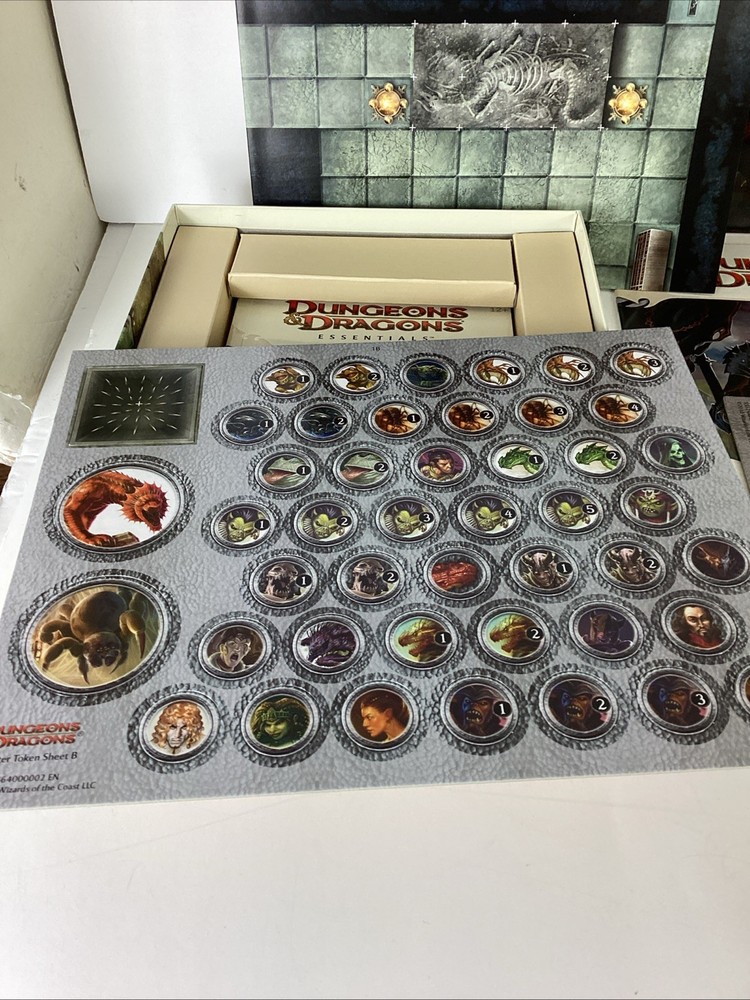 Dungeons & Dragons Essentials Dungeon Master's Kit 2010 Complete Unpunched