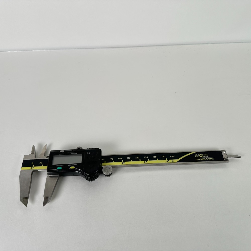 Mitutoyo Digimatic Caliper 500-196-20 Model CD-6" CSX
