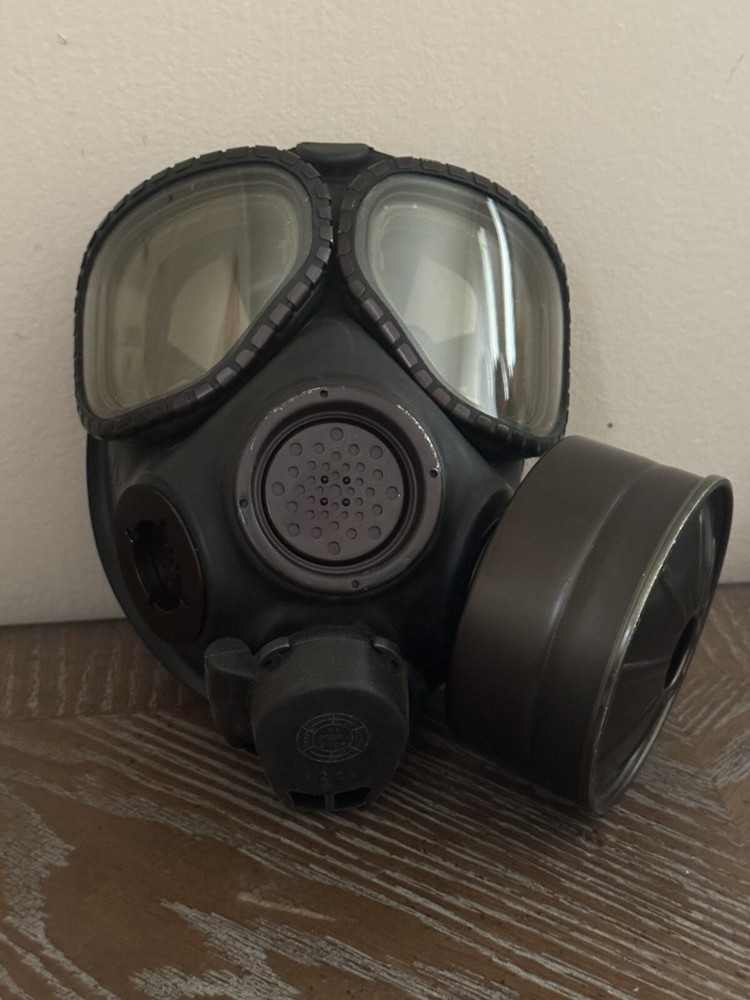 US M2C8 Gas Mask  Size Medium M2 C8