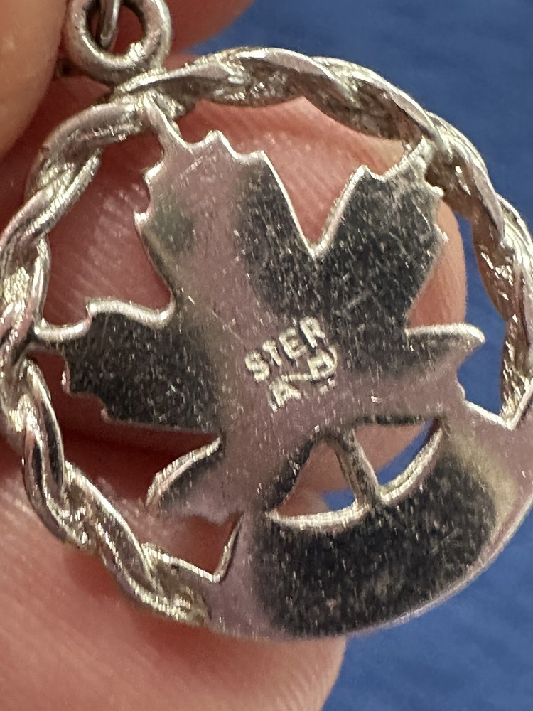 Sterling Silver 925 Winnipeg Leaf Charm, 1in
