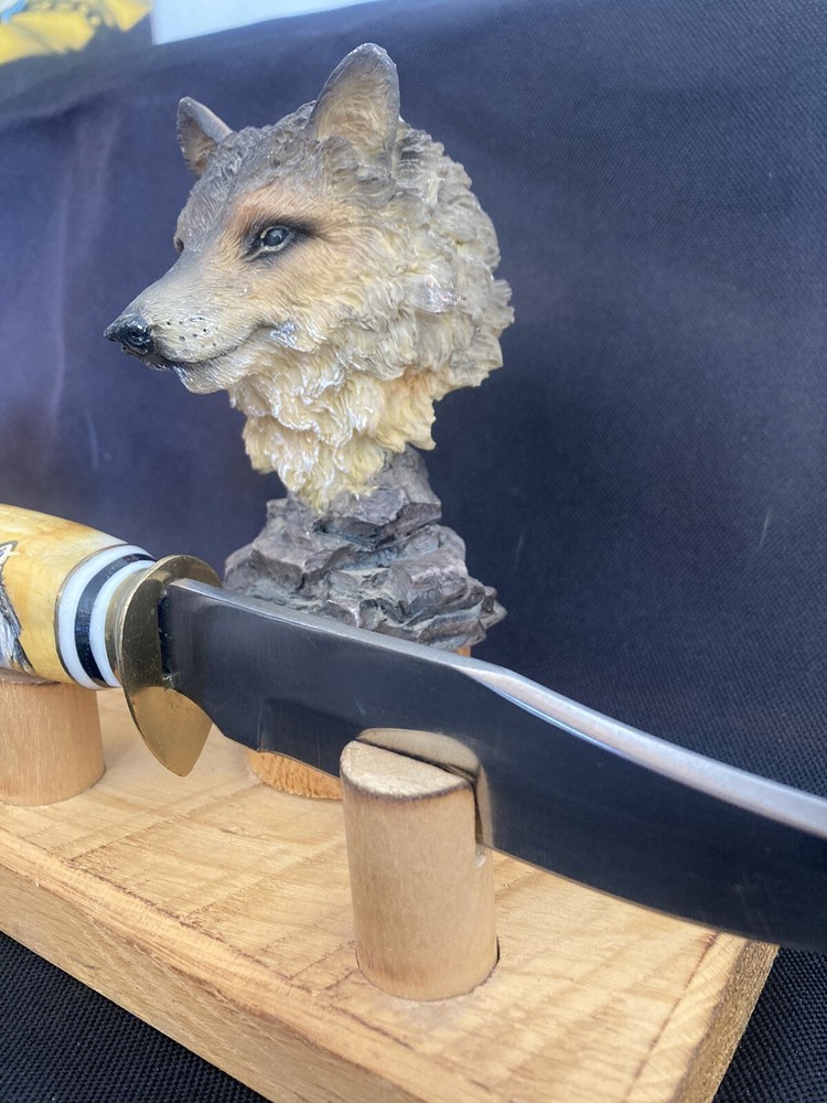 Decorative Bone Handle Hunting Blade Knife with Wolf Display Stand