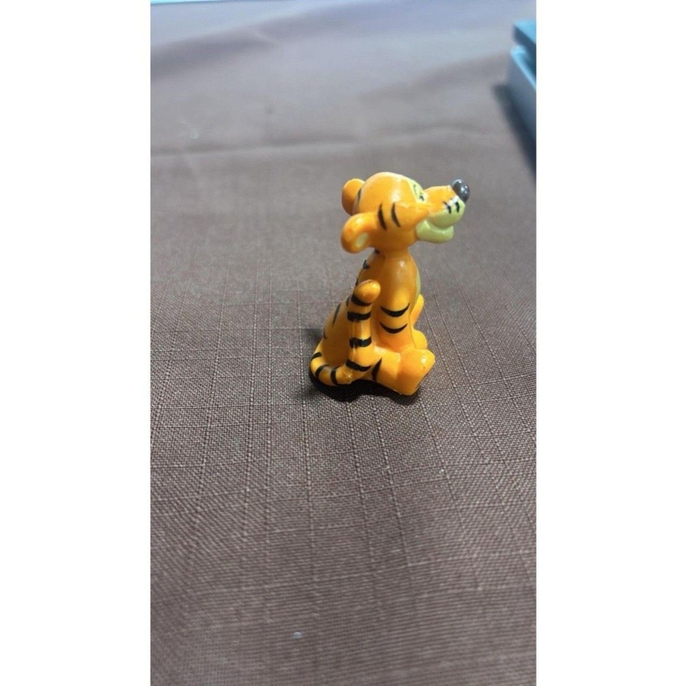 Tigger Sitting Down Disney Plastic Toy 2" Tall