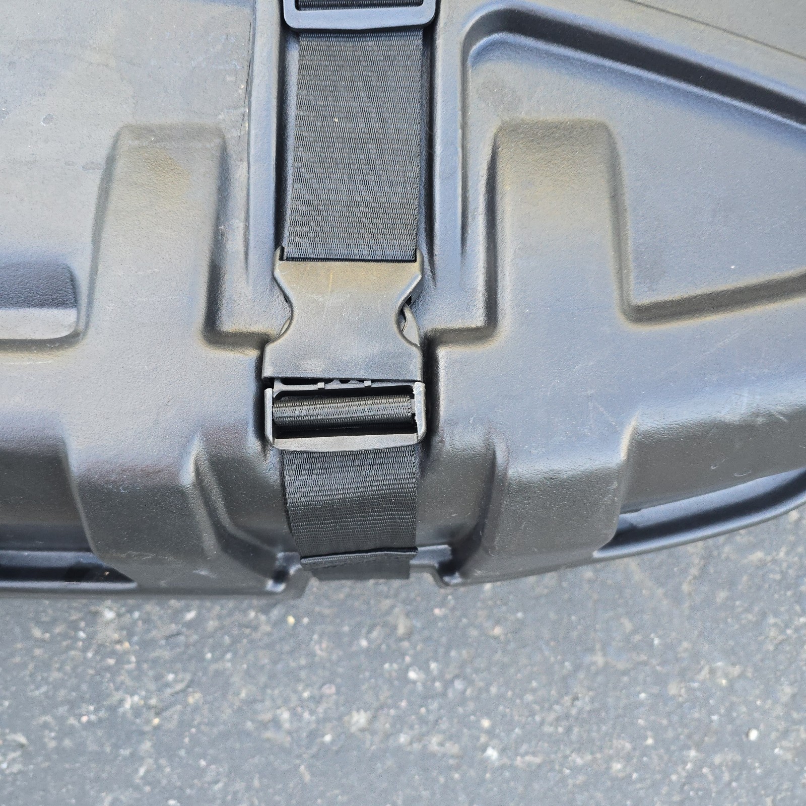 Thule Roundtrip Transition Hard Bike Travel Case - lightly used, straps, wheels