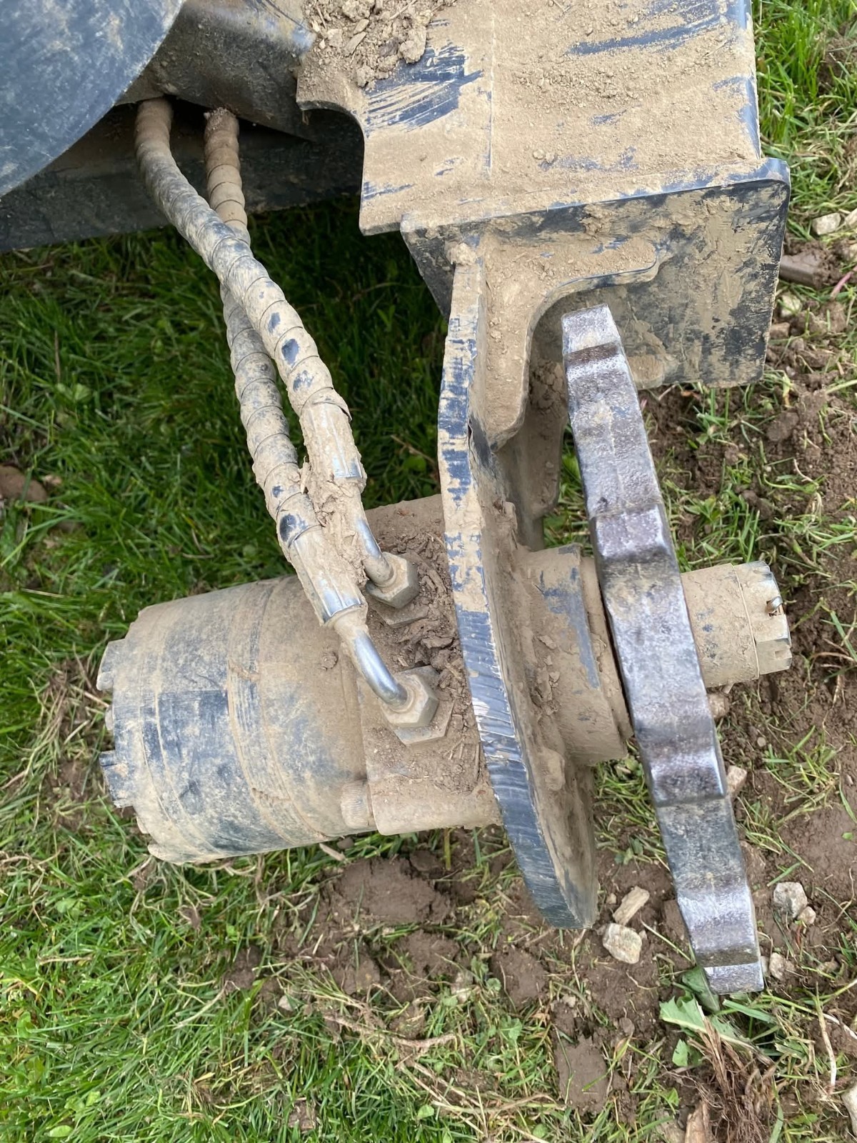 China Mini Excavator Drive Motor Reinforcement Brackets With Tie Down Slot