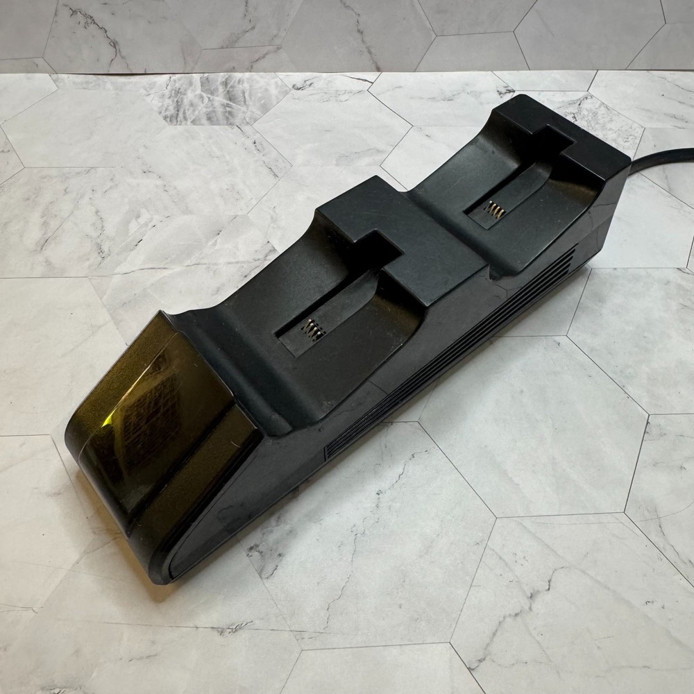 Nyko Chargebase 4 83200-A50 Playstation PS4 Controller Charging Dock