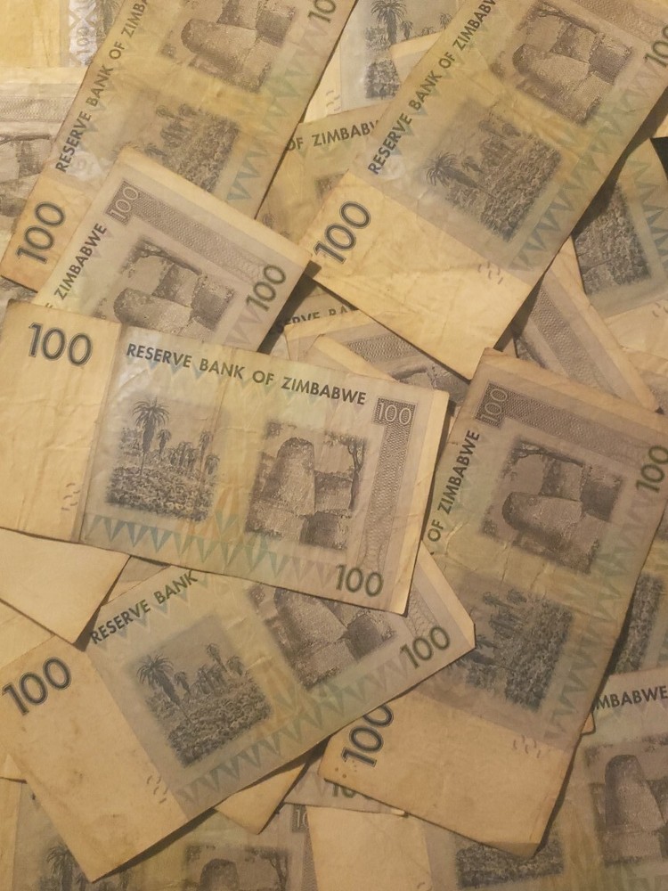 Zimbabwe 100 Dollars X 25 PCS banknotes-1/4 bundle-2007 circulated It.# E-40