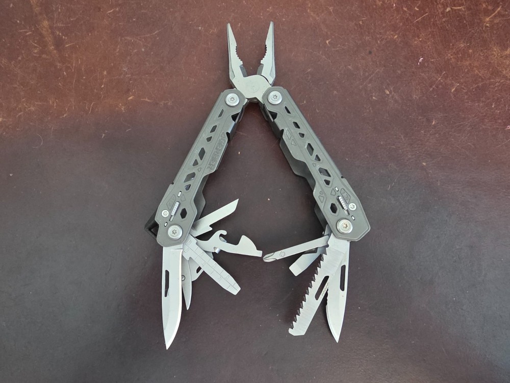 One Gerber Truss 17-in-1 Pliers Multi Tool TSA