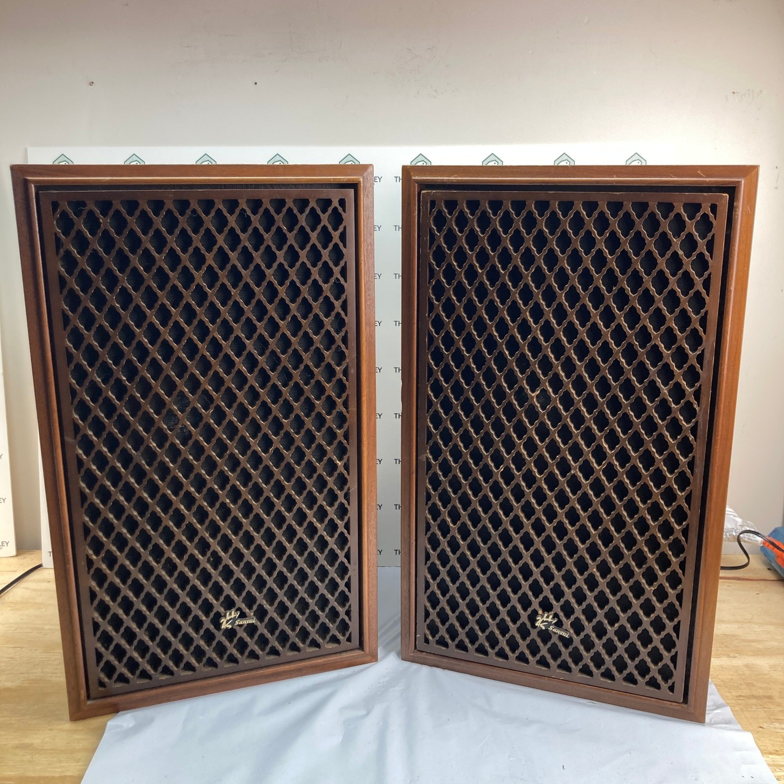 Vintage SanSui SP-70 wood Speakers Pair Bookshelf Stereo Speakers UNTESTED READ