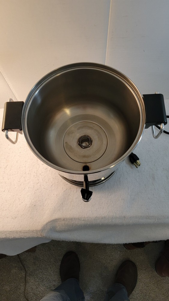 Farberware 12-36 Cup Percolator. Model L-1360 Coffee Maker