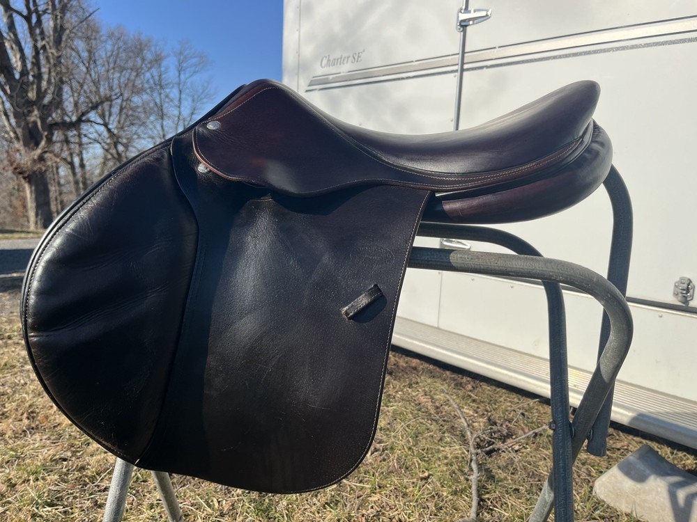 17.5” Devoucoux Biarritz 2A English Jumping Saddle