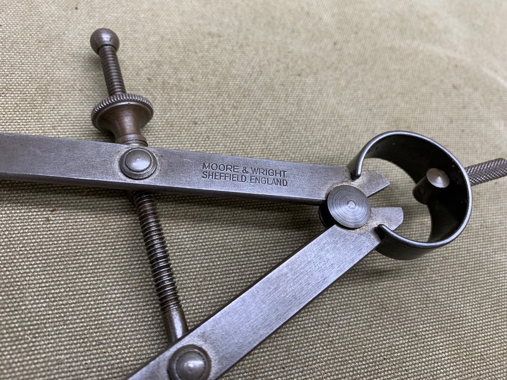 MOORE & WRIGHT 10" SCREW ARM COMPASS