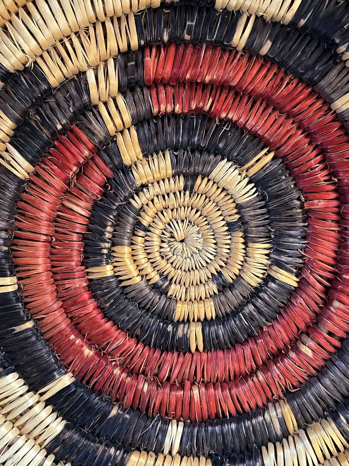 NAVAJO DINE HAND WOVEN 11" WEDDING BASKET TRAY C. 1970s NATIVE AMERICAN ART
