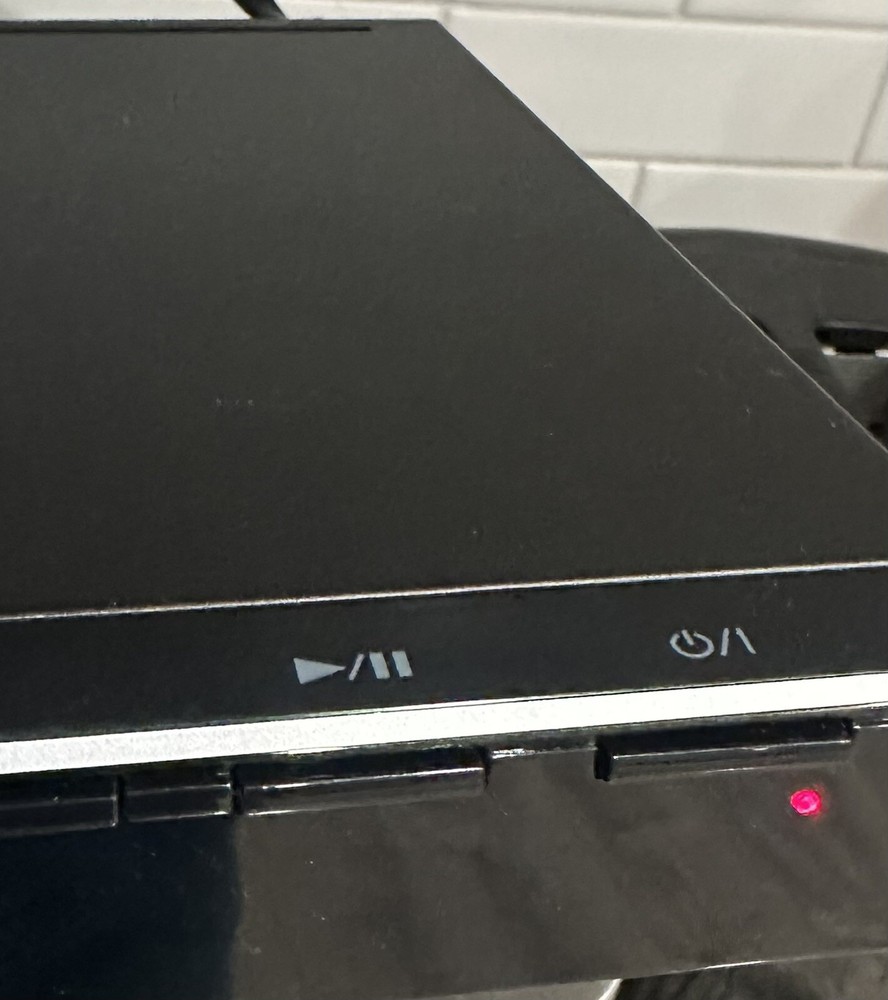 Panasonic DVD-S700P-K Progressive Scan DVD Player 1080p Up-Conversion w/Remote