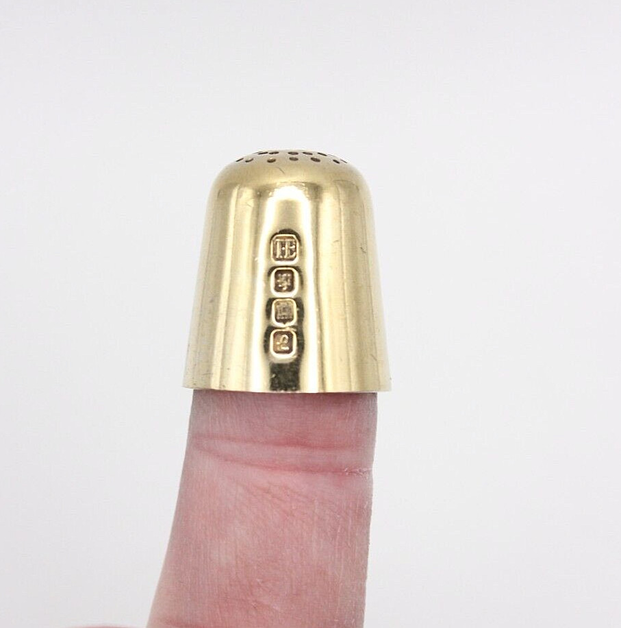Hallmarked Sterling Silver Gilt Thimble, Edinburgh 1985 ,Queen's Beasts.