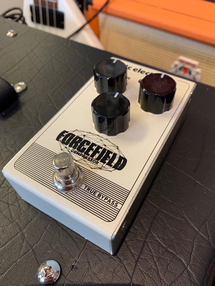 TC ELECTRONIC FORCEFIELD COMPRESSOR SUSTAINER GUITAR EFFECT PEDAL