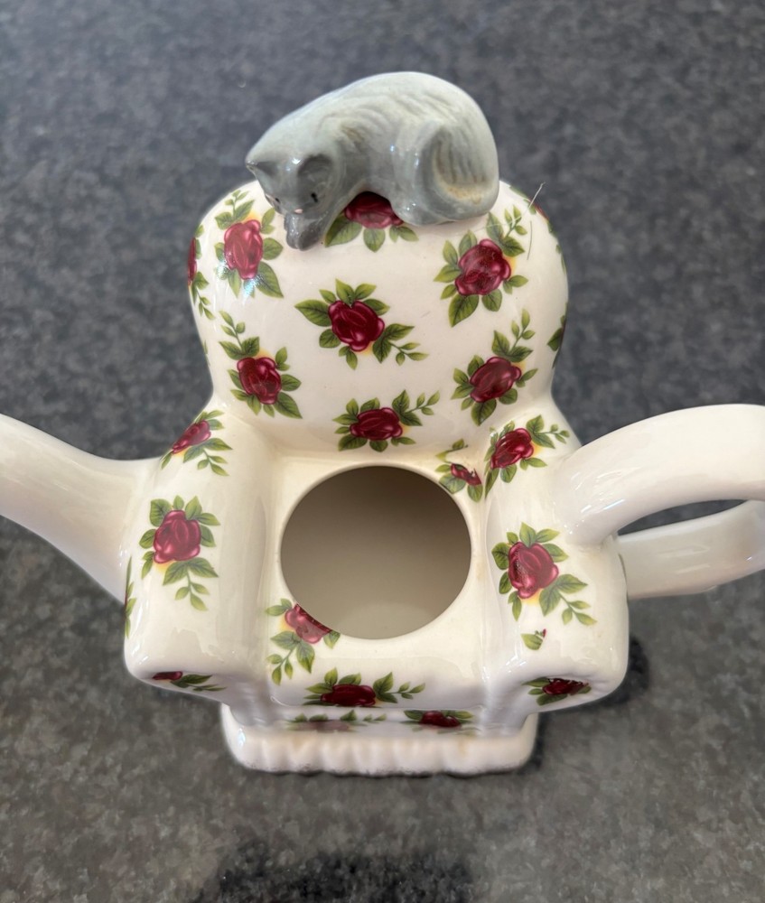 Royal Albert Miniature Tea Pot, Two Cats Playing