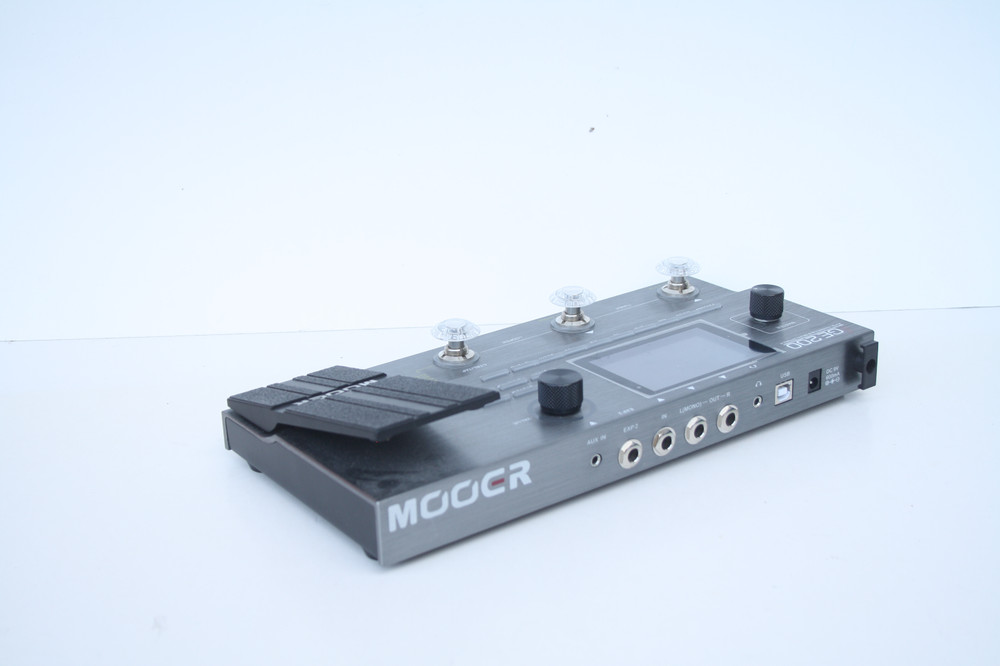 Mooer GE200 Guitar Effects Processor and Amp Modeler with Looper
