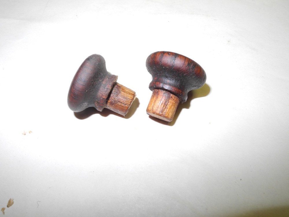 VINTAGE SINGER TREADLE SEWING MACHINE 2 PC SET OAK DRAWER KNOBS, FULL SIZE, DARK