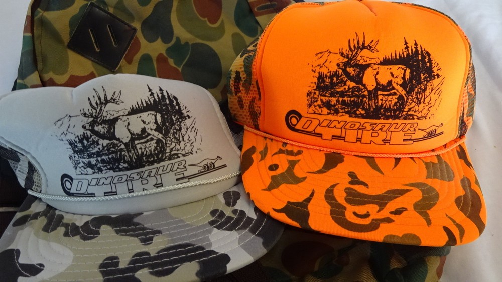 HUNTING ACCESSORIES (2) Visor CAPS & BACK PACK Camouflage Camo Print