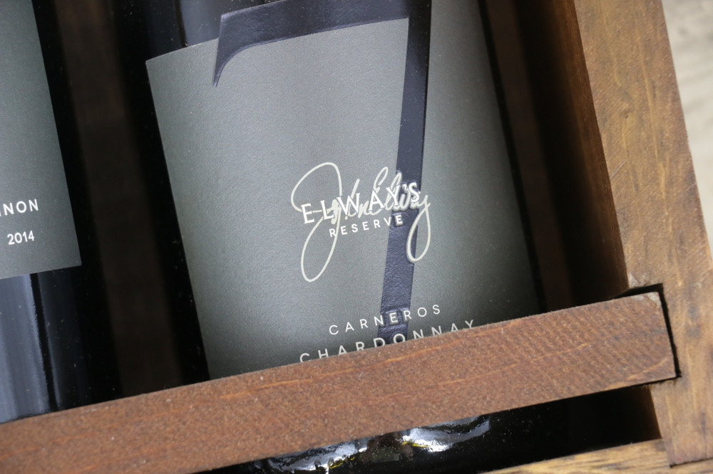 7 Cellars Elway's Reserve Wine Display Case & Decorative Bottles Bar Decor