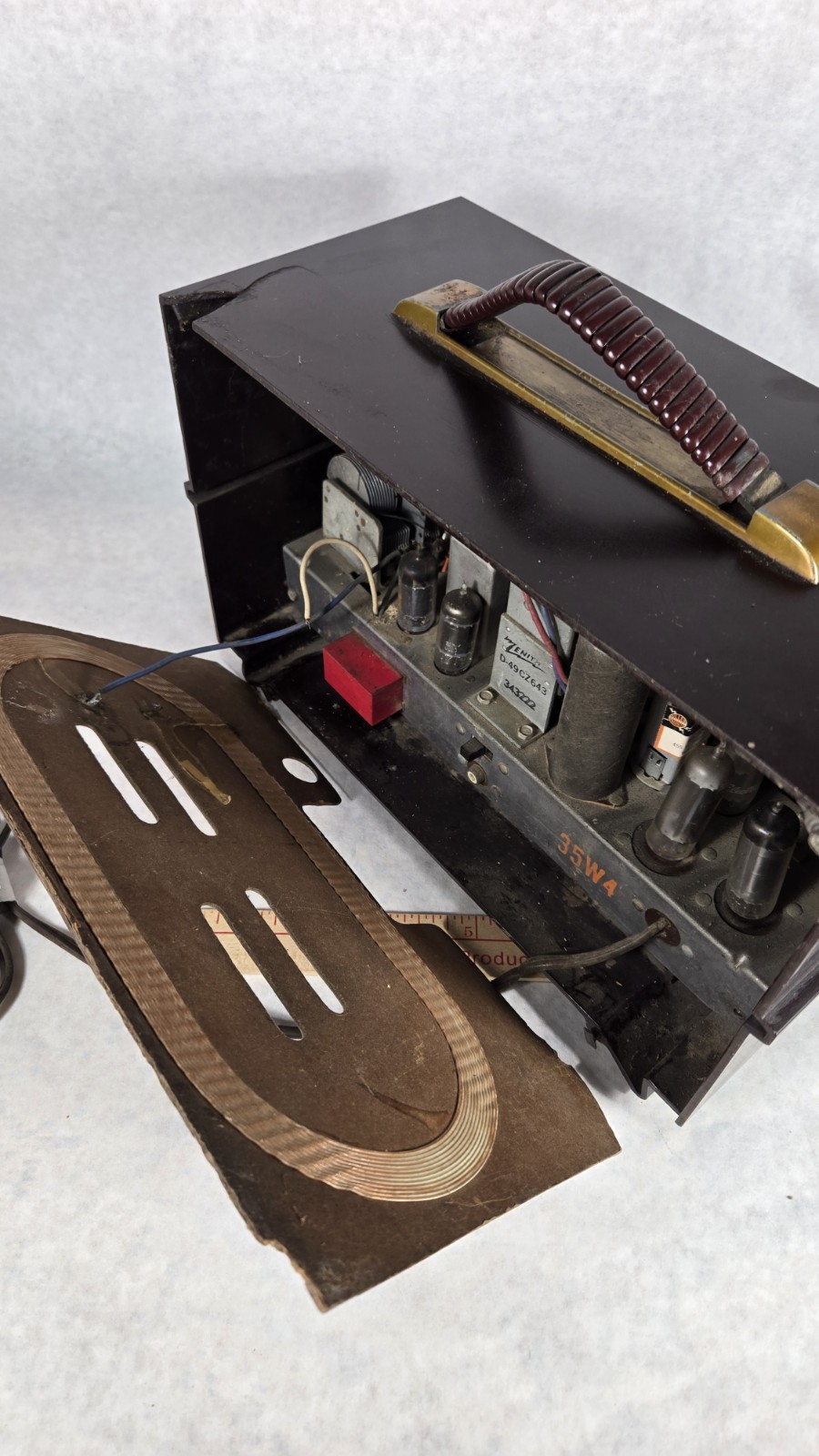 Vintage MCM Zenith Model J615 AM Tabletop Tube Radio POWERS ON/PARTS See Photos