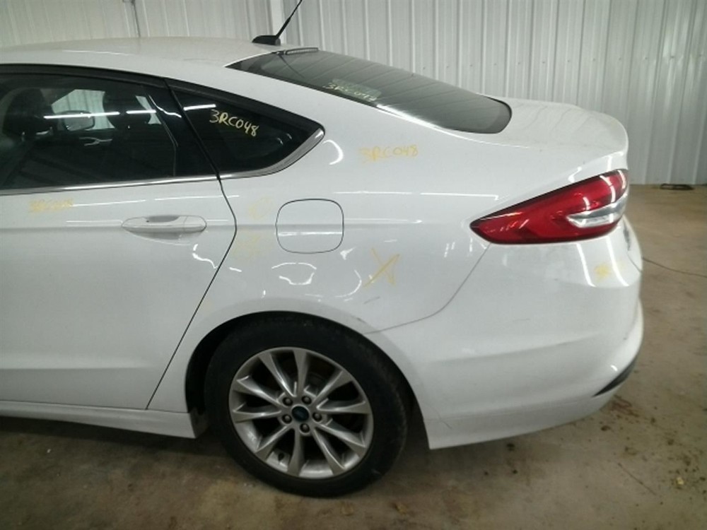 FUSION 2017 High Mounted Stop Light 104824032