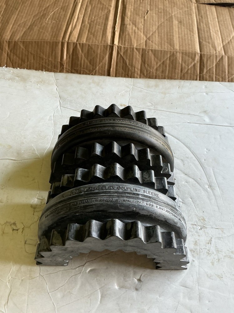 T.B. WOOD’S / NO. 10 SURE-FLEX COUPLING SLEEVE.(MISSING STEEL RING).