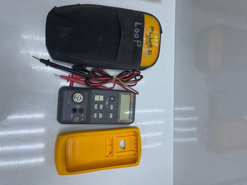 FLUKE 717 1000G Pressure Calibrator