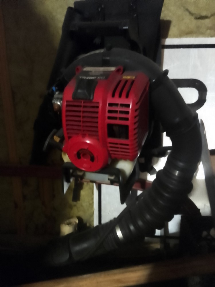 Troy-Bilt TB4BP EC Gas Backpack Leaf Blower 4-Stroke Engine Plastic