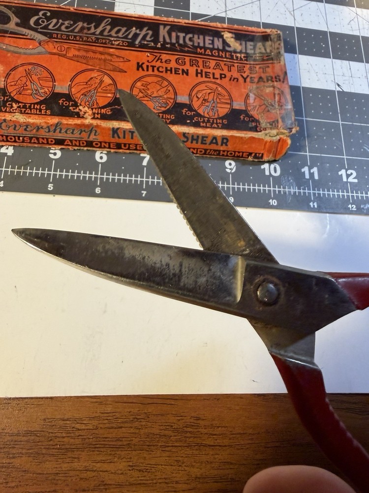 Vintage Ever sharp kitchen scissors in box! Great vintage condition !