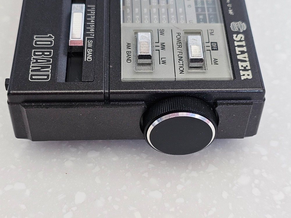 Radio Silver XF2400
