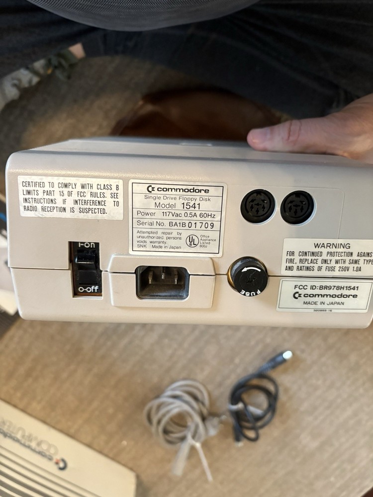 Commodore 1541 Disk Drive Fully tested, cleaned and working Cables & Cover, Box