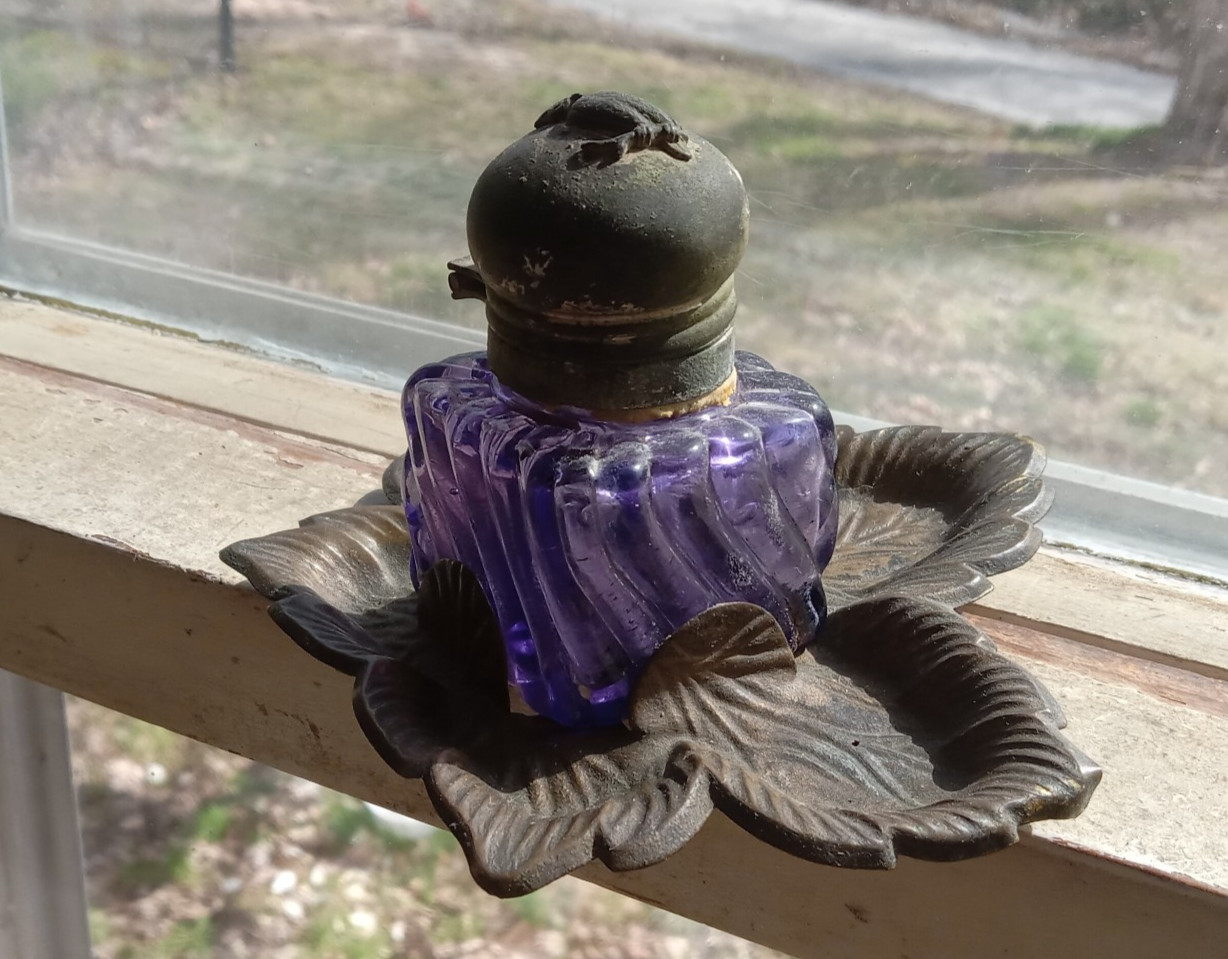 1890s AMETHYST GLASS SWIRLED CUBE INKWELL WITH OWL ON LID BRASS LEAF BASE