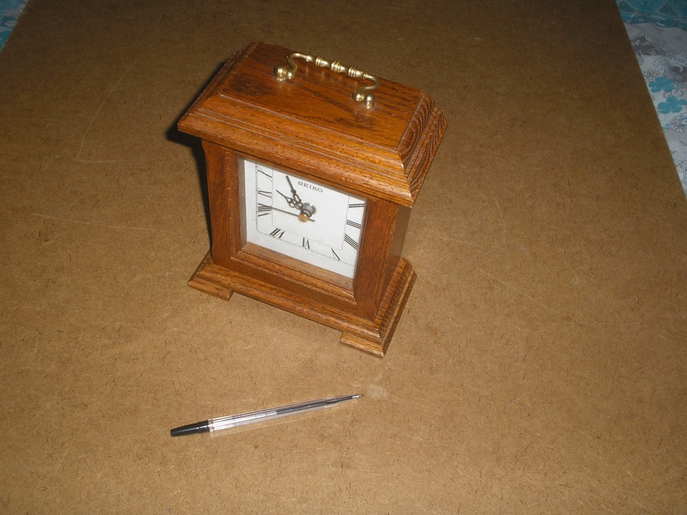 seiko quartz mantle clock , wood build , working nice