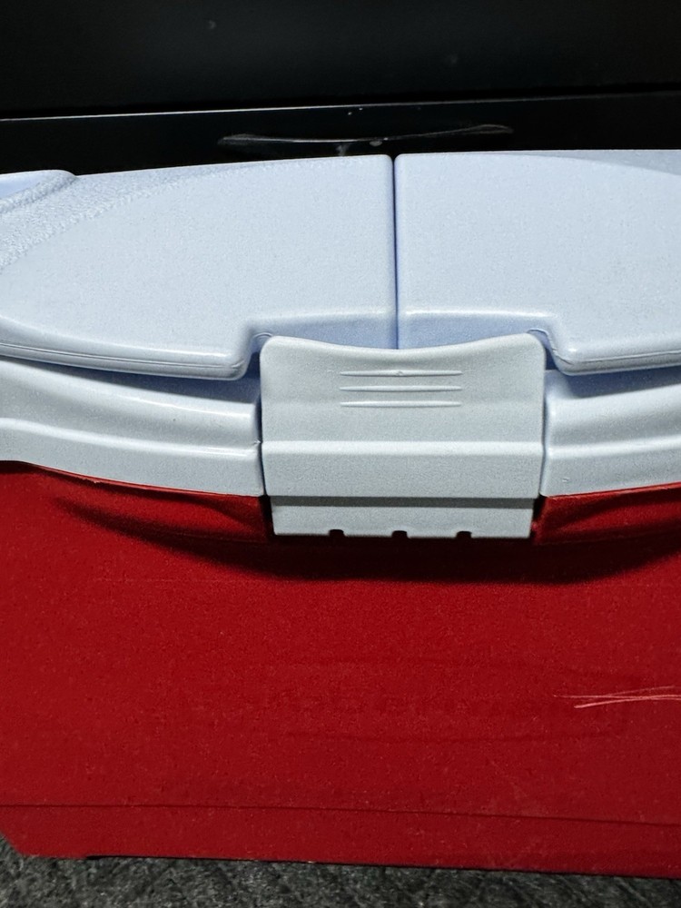 Rubbermaid Slim Cooler Red White Double Lid with Shoulder Strap