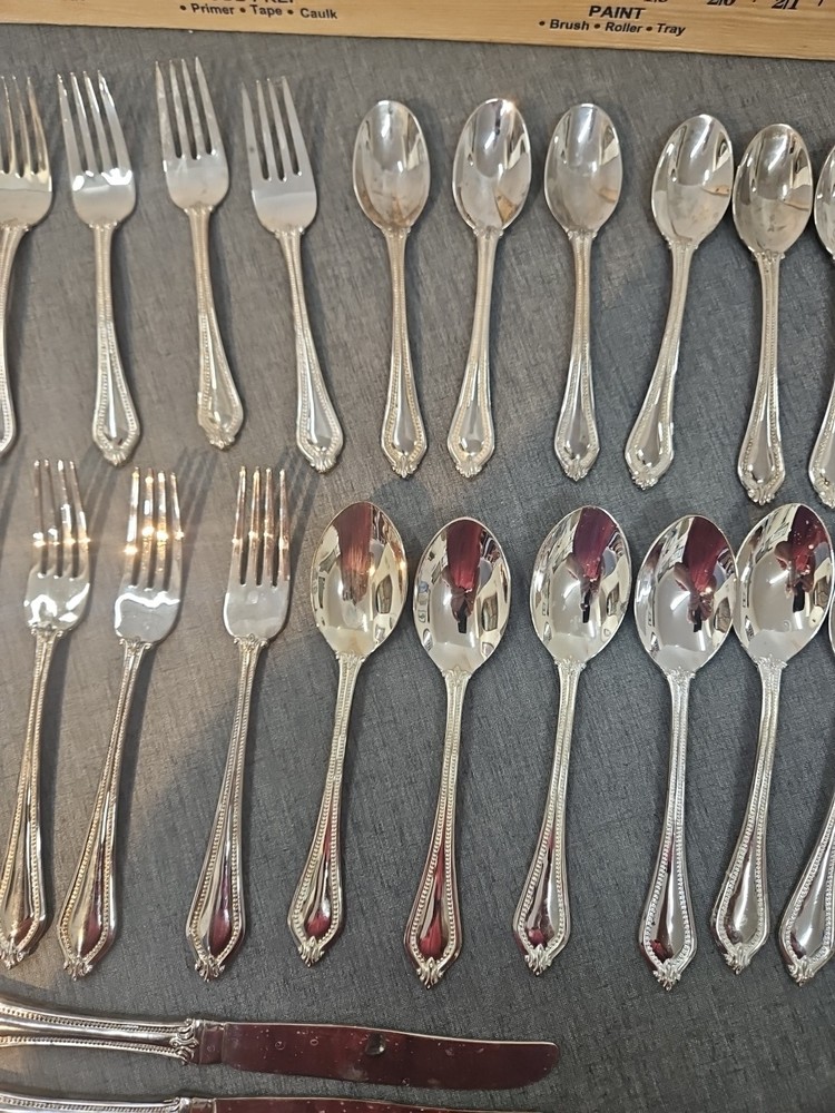 International Silver-Plated Yorkshire Bead Flatware 35pc 7 Place Settings