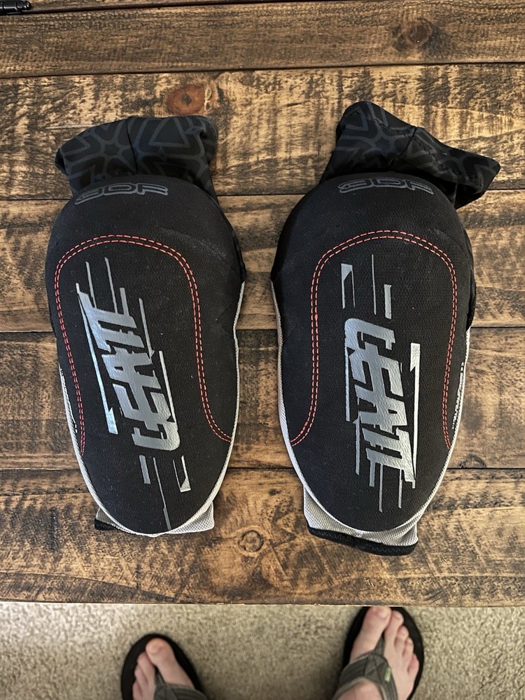 Leatt 3DF Elbow Guards  Sm/Med