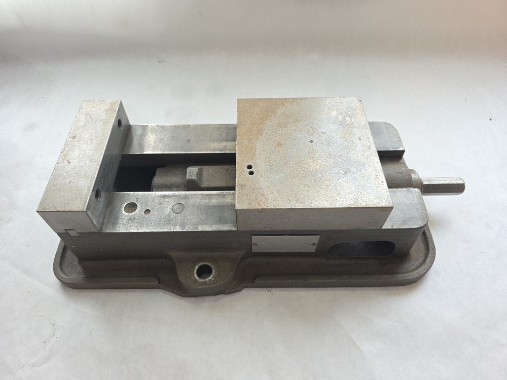 Kurt Anglock 6" Milling Vise D60-1