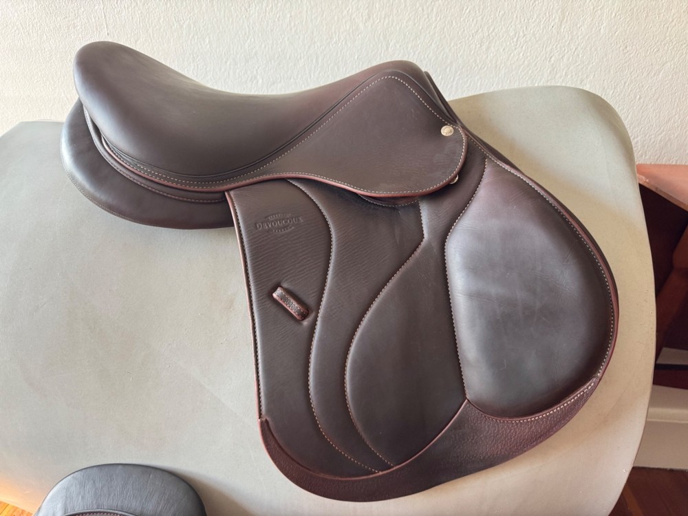 17" Devoucoux Biarritz O Saddle - 2AA - 2022 - Full Buffalo - Mint!