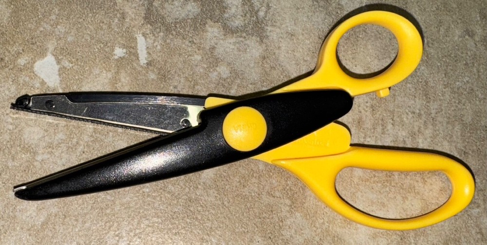 Fiskars Paper Edgers Craft Scrapbooking Scissors "Sunflower" Pattern