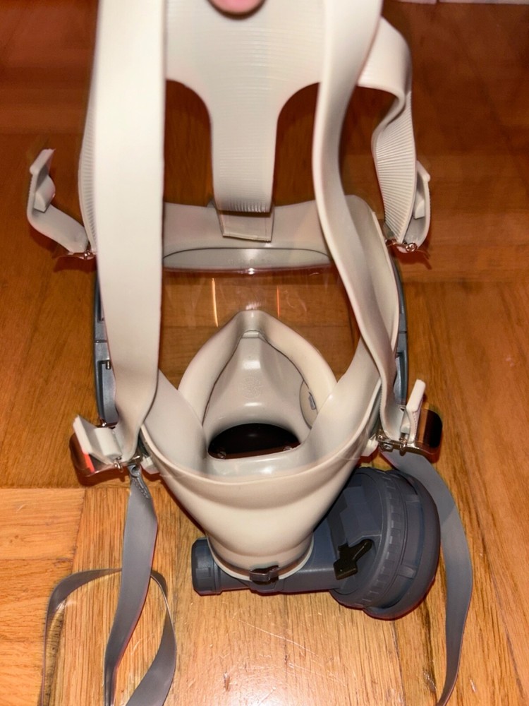 Interspiro spiromatic mask with breathing valve