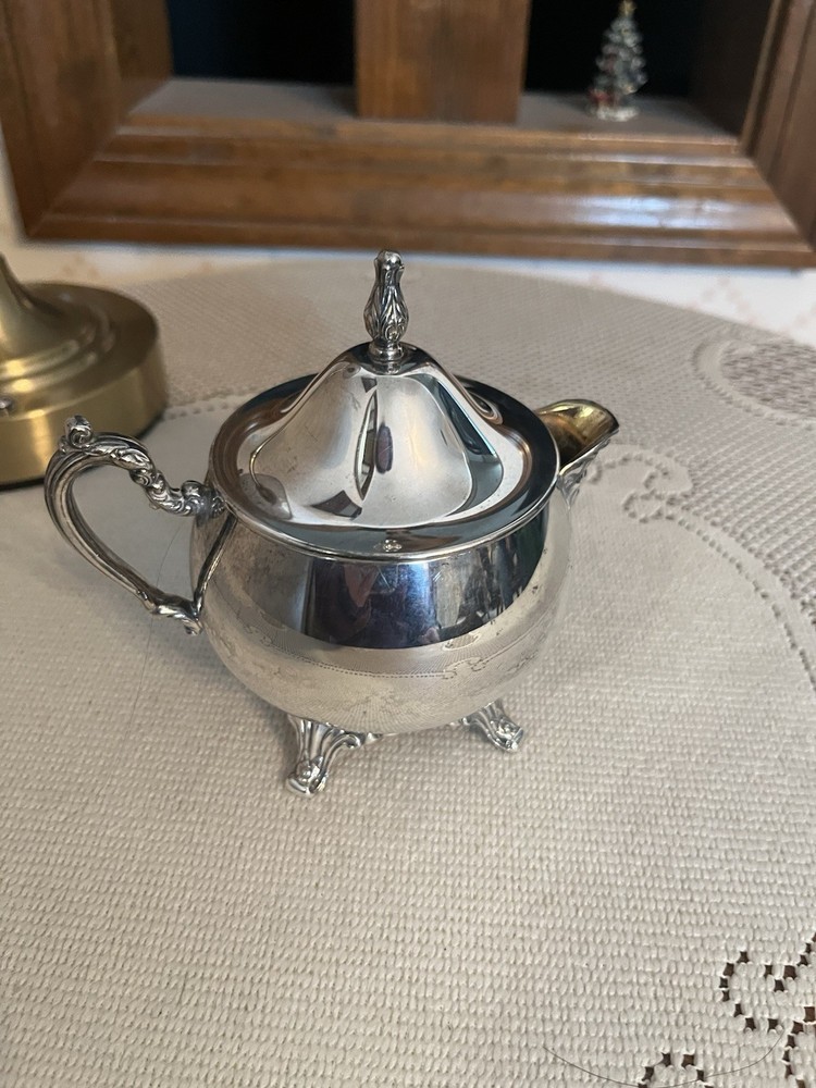 Vintage ONEIDA Silver plate Creamer with Lid