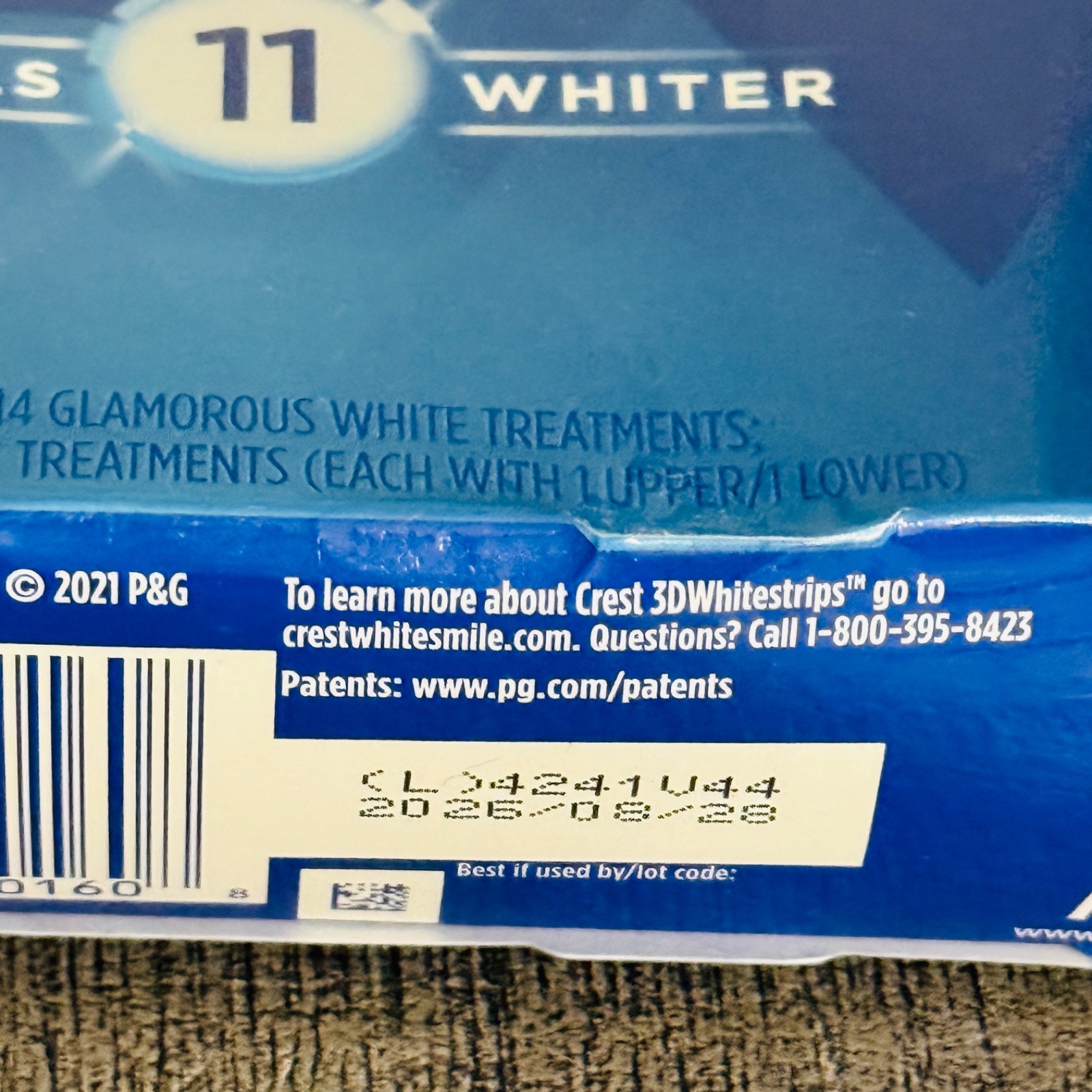 Crest 3D Whitestrips Glamorous White 3D White Whitening Strip Kit 32 Exp 8/2026